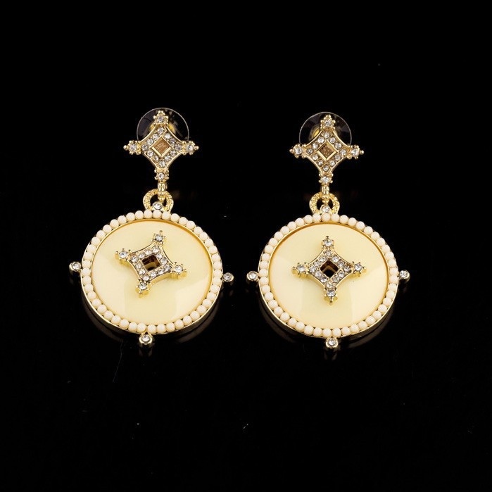Elegant Gold Dangle Earrings on Luulla